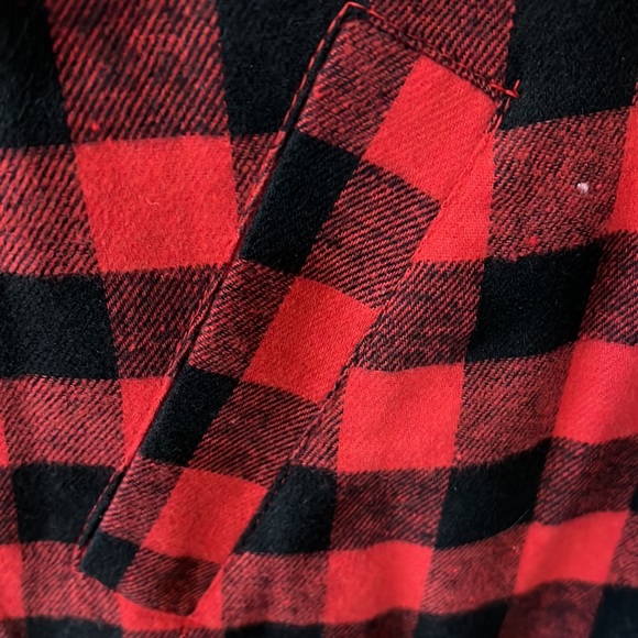Buffalo Plaid Quilted Vest w/ Snap Closure and Pockets - Picture 5 of 6